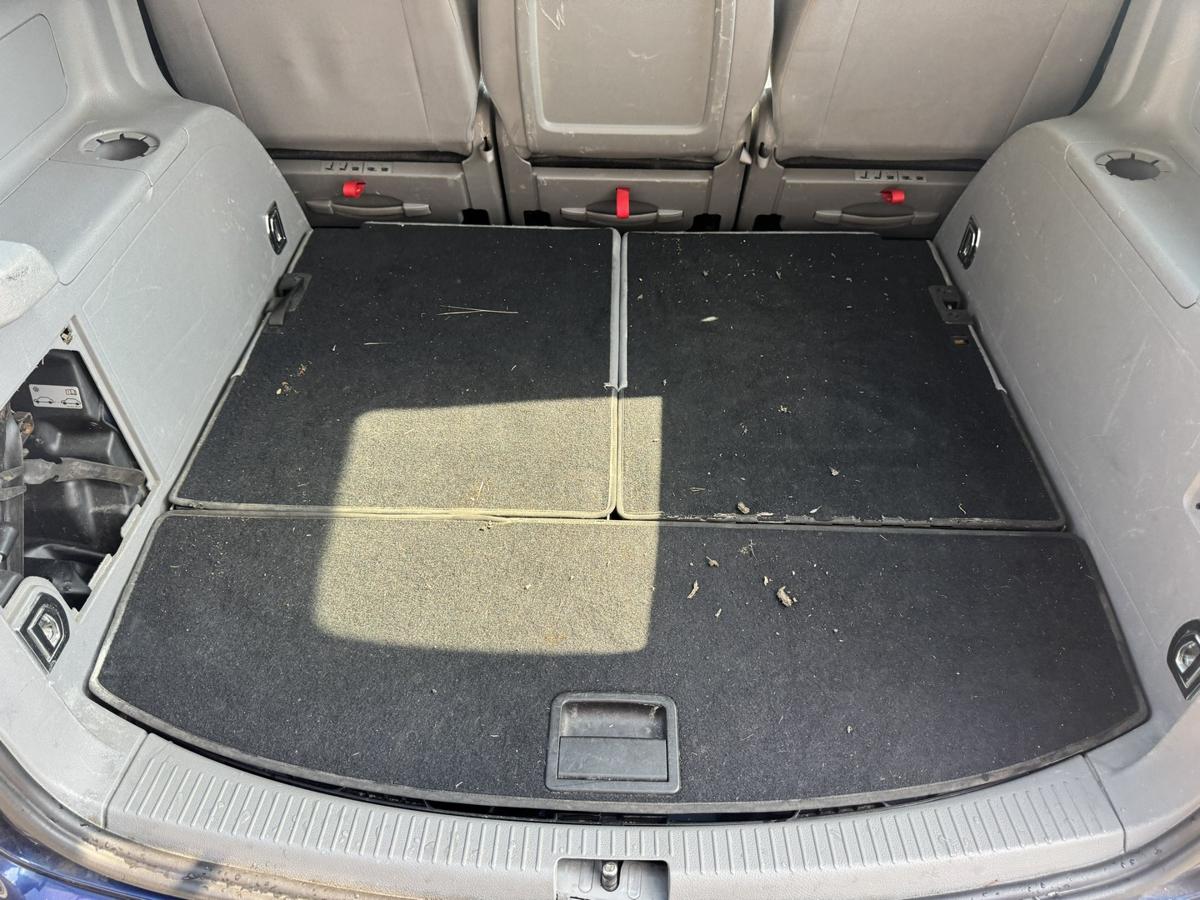 VW Touran 1T original Umbausatz Klappsitze 7 Sitzer mit Seitenverkleidung Bj.2009